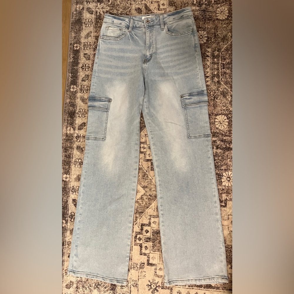 Light Wash Wide Leg Cargo Jeans - Women